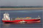 Die 2004 gebaute BF CONFIANZA (IMO 9246542) ist am 25.05.2014 auf der Weser Höhe Bremerhaven unterwegs. Sie ist 134 m lang, 22,5 m breit, hat eine GT/BRZ von 9.962, eine DWT von 11.424 und kann 868 TEU transportieren. Heimathafen ist Madeira (Portugal).