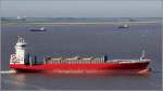 Die 2004 gebaute BF CONFIANZA (IMO 9246542) ist am 25.05.2014 auf der Weser Höhe Bremerhaven unterwegs. Sie ist 134 m lang, 22,5 m breit, hat eine GT/BRZ von 9.962, eine DWT von 11.424 und kann 868 TEU transportieren. Heimathafen ist Madeira (Portugal).