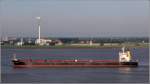 Die 2003 gebaute SEA CHARM (IMO 9252412) fhrt am 22.07.2014 Hhe Bremerhaven Weser aufwrts. Sie ist 225 m lang, 32 m breit, hat einen Tiefgang bis 14 m, eine GT/BRZ von 40.002 und eine DWT von 75.932 t. Heimathafen ist Majuro (Marshall Islands).