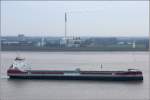 Die 2014 gebaute ROERBORG (IMO 9592599) fährt am 07.11.2014 Höhe Bremerhaven Weser abwärts. Sie ist 170 m lang, 20 m breit, hat eine GT/BRZ von 14.224 und eine DWT von 23.000 t. Heimathafen ist Delfzijl (Niederlande).