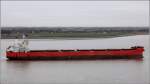 Die 2012 gebaute PINCHAT (IMO 9589164) passiert am 05.03.2015 Bremerhaven Weser abwärts fahrend. Dieser Bulker ist 229 m lang, 32 m breit, hat eine GT/BRZ von 44.326 und eine DWT von 81.290 t. Heimathafen ist Hamilton (Bermuda).