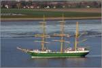 Die 2011 gebaute ALEXANDER VON HUMBOLDT II (IMO 9618446) am 18.04.2015 auf der Weser Höhe Bremerhaven. Sie wartet darauf, dass die ALEXANDER VON HUMBOLDT aus der Geestemündung kommt, um sie auf dem Weg nach Bremen ein Stück weit zu begleiten.
