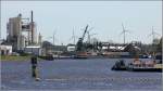 Der Hafen in Bremen-Hemelingen vom Weserwehr. 21.04.2015