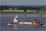 Der 2000 gebaute Laderaumsaugbagger HAM 317 (IMO 9208497) fährt am 22.07.2015 leer zum nächsten Baggereinsatz die Weser aufwärts. Die HAM 317 ist 95,5 m lang, 18,4 m breit, hat eine GT/BRZ von 4.548 und eine DWT von 6.780 t. Heimathafen ist Rotterdam (Niederlande).