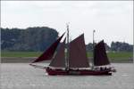 Der 1898 gebaute Klipper VERANDERING ist am 10.09.2015 Höhe Bremerhaven Weser aufwärts unterwegs.