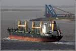 Die 2011 gebaute RHL NOVARE (IMO 9497426) fährt am 06.09.2015 Höhe Bremerhaven Weser aufwärts. Dieser Bulker ist 177 m lang, 26 m breit, hat eine GT/BRZ von 19.994 und eine DWT von 31.754 t. Heimathafen ist Monrovia (Liberia). Früherer Name: VEGA VENUS.