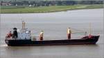 Die 1991 gebaute MEKHANIK MAKARIN (IMO 8904379) fährt am 01.08.2015 Höhe Bremerhaven Weser abwärts. Dieser Stückgutfrachter ist 107,8 m lang und 14,5 m breit, hat eine GT/BRZ von 3.178 und eine DWT von 3.551 t. Heimathafen ist Arkhangelsk (Russland). Gut zu sehen ist die eisbrechende Bugform anstelle des sonst bei Schiffen üblichen Wulstbuges.