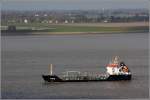 Die 2000 gebaute FINJA (IMO 9212345) am 30.04.2015 Höhe Bremerhaven auf der Weser. Sie ist 67,26 m lang und 11,70 m breit, hat eine GT/BRZ von 1.102 und eine DWT von 1.335 t. Heimathafen ist Cuxhaven.