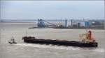 Die 2012 gebaute HANJIN PORT KAMSAR (IMO 9582441) fährt am 26.12.2015 weseraufwärts. Sie ist 229 m lang und 32 m breit, hat eine GT/BRZ von 43.004 und eine DWT von 82.158 t. Heimathafen ist Panama.