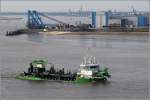 Die 2007 gebaute REYNAERT (IMO 9360726) fährt am 12.03.2016 Höhe Bremerhaven weserabwärts um den Inhalt des gefüllten Laderaumes in der Nordsee zu verklappen. Dieser Bagger ist 97,5 m lang und 21,6 m breit, hat eine GT von 5.005 und eine DWT von 8.327 t. Heimathafen ist Vlissingen (Niederlande).
