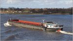 Die 1957 gebaute ANDREAS (ENI 04005540) fährt am 23.03.2016 auf der Weser zu Tal. Sie ist 80 m lang und 8,20 m breit, die Tonnage beträgt 1.100 t. Heimathafen ist Bremen.