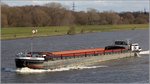 Die 1957 gebaute ANDREAS (ENI 04005540) fährt am 23.03.2016 auf der Weser zu Tal. Sie ist 80 m lang und 8,20 m breit, die Tonnage beträgt 1.100 t. Heimathafen ist Bremen.