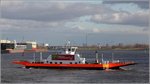 Die Autofähre STEDINGEN (ENI 04811450) ist am 23.03.2016 auf ihrer Fährstrecke zwischen Motzen und Bremen-Blumenthal unterwegs. Sie ist 59 m lang, 14 m breit und kann bis zu 26 Kraftfahrzeuge transportieren. 