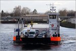 Die Autofähre STEDINGEN (ENI 04811450) ist am 23.03.2016 auf ihrer Fährstrecke zwischen Motzen und Bremen-Blumenthal unterwegs. Sie ist 59 m lang, 14 m breit und kann bis zu 26 Kraftfahrzeuge transportieren. 