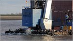 Der Schwimmkran SK ATHLET III (ENI 05305870) ist am 23.03.206 mit Stahlbauteilen auf der Weser von Bremen nach Bremerhaven unterwegs. Länge: 40 m, Breite: 22 m, Maschinenleistung: 2 x 478 kW. Heimathafen ist Bremen.
