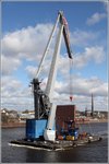 Der Schwimmkran SK ATHLET III (ENI 05305870) ist am 23.03.206 mit Stahlbauteilen auf der Weser von Bremen nach Bremerhaven unterwegs. Länge: 40 m, Breite: 22 m, Maschinenleistung: 2 x 478 kW. Heimathafen ist Bremen.