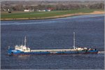 Die 1986 gebaute BRIN-NAVOLOK (IMO 8867246) fährt am 17.04.2016 Höhe Bremerhaven weseraufwärts. Sie ist 88,7 m lang und 12 m breit, die GT/BRZ beträgt 1.861 und die DWT 2.805 t. Heimathafen ist Arkhangelsk (Russland). Früherer Name: SAFORA.