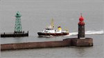 Die WESERLOTSE (IMO 9154804) passiert am 13.07.2016 die beiden Molenfeuer der Geestemündung in Bremerhaven.