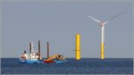 Die 1972 gebaute CAMILLA HØJ (IMO 7236311) ist hier beim im Bau befindlichen Windpark Nordergründe in der Außenweser zu sehen. Die CAMILLA HØJ ist 40 m lang und 9,20 m breit. Das Baggerschiff ist mit einem Liebherr 974C ausgerüstet und verfügt über drei Stützbeine für eine Wassertiefe bis 14 m. Heimathafen ist Horsens (Dänemark). Frühere Namen: BODIL DAMMANN, BODIL STEN, FLINTHOLM, BG STONE 1. 31.08.2016