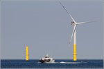 Der Crewtransporter SURE PARTNER ist hier beim Offshore-Windpark Nordergründe in der Außenweser zu sehen. 31.08.2016