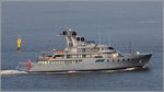 Die 2010 auf der Lürssen Werft in Bremen gebaute PACIFIC (IMO 9569293) passiert am 13.09.2016 weserabwärts fahrend Bremerhaven. Diese Megayacht ist 85 m lang und fast 16 m breit. Heimathafen ist George Town (Cayman Islands).