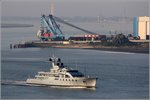 Die 2010 auf der Lürssen Werft in Bremen gebaute PACIFIC (IMO 9569293) kommt am 13.09.2016 die Weser herunter. Diese Megayacht ist 85 m lang und fast 16 m breit. Heimathafen ist George Town (Cayman Islands).