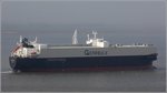 Die 1991 gebaute GROUSE ARROW (IMO 8918215) kommt im Nebel die Weser herunter. Dieser Holztransporter ist 185 m lang und 30 m breit, hat eine GT/BRZ von 28.157 und eine DWT von 42.276. Heimathafen ist Nassau (Bahamas).
