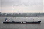 Die 1997 gebaute SIGRUN BOLTEN (IMO 9149665) fährt am 03.11.2016 Höhe Bremerhaven weserabwärts. Sie ist 181 m lang und 26 m breit, hat eine GT/BRZ von 19.254, eine DWT von 29.534 t und kann auch 1.130 TEU transportieren. Die 5 Krane haben je eine Tragfähigkeit von 30 t. Heimathafen ist Monrovia (Liberia). 