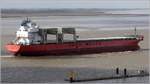 Die 2013 gebaute SAGA FRIGG (IMO 9613850) passiert die Weser herunter kommend Bremerhaven. Sie ist 199,90 m lang und 32,29 m breit, hat eine GT/BRZ von 37.499 und eine DWT von 55.596 t. Heimathafen ist Hong Kong.