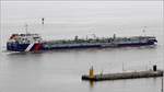 Die 2016 gebaute BLAT FLOT 11 (IMO 9804239) fährt am 08.04.2017 Höhe Bremerhaven weserabwärts. Dieser Tanker ist 140,85 m lang und 16,86 m breit, hat eine GT/BRZ von 5.075 und eine DWT von 7.012 t. Heimathafen ist St. Petersburg (Russland).