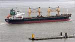 Die 2009 in Indien gebaute MOOKDA NAREE (IMO 9354741) fährt am 12.04.2017 Höhe Bremerhaven weserabwärts. Dieser Bulker ist 178,68 m lang und 27,99 m breit, hat eine GT/BRZ von 19.891 und eine DWT von 30.162 t. Heimathafen ist Bangkok (Thailand). Früherer Name: GOOD PILGRIMS.