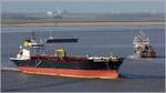 Die 2007 gebaute SEAMARLIN (IMO 9380487) fährt am 13.04.2017 Höhe Bremerhaven weserabwärts. Dieser Tanker ist 188,18 m lang und 32,23 m breit, hat eine GT/BRZ von 26.548 und eine DWT von 40.549 t. Heimathafen ist Bremen.