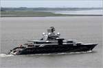 Die THUNDER (IMO 9785108) soll 2018 fertiggestellt werden. Diese Megayacht hat eine Länge von 135 m und eine Breite von 21 m. Hier ist sie während einer Probefahrt auf der Weser Höhe Bremerhaven zu sehen. 20.06.2017