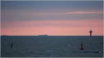 Der Leuchtturm Alte Weser im Morgenrot des 05.05.2017.