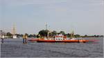 Die Fahrzeugfhre VEGESACK (ENI 04810560) kurz nach dem Ablegen in Vegesack. Ihr Ziel ist Lemwerder am anderen Weserufer. Die VEGESACK ist 65,72 m lang und 14,16 m breit. Max. knnen 260 Personen und 32 PKW befrdert werden. Am linken Bildrand ist das SCHULSCHIFF DEUTSCHLAND zu sehen. 23.08.2017
