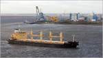 Die 2017 gebaute HARVESTER (IMO 9777711) fährt am 28.11.2017 Höhe Bremerhaven weserabwärts. Dieser Bulker ist 181 m lang und 30 m breit, hat eine GT/BRZ von 23.651 und eine DWT von 37.842 t. Heimathafen ist Monrovia (Liberia).