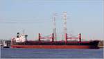 Die 2012 gebaute KUMPULA (IMO 9590802) löst sich mit Schlepperunterstützung vom Anleger des Stahlwerks in Bremen. Sie ist 197 m lang und 32,26 m breit, hat eine GT/BRZ von 33.958 und eine DWT 56.348 t. Heimathafen ist Helsinki (Finnland). Früherer Name: LOWLANDS SUNRISE. 07.01.2018