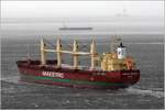 Die 2015 gebaute MAESTRO DIAMOND (IMO 9711705) im Blexer Bogen weseraufwärts fahrend. Dieser Bulker ist 177,85 m lang und 28,6 m breit, hat eine GT/BRZ von 22.872 und eine DWT von 36.920 t. Heimathafen ist Majuro (Marshall Islands). 21.06.2018
