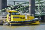 Lotsenversetzboot „Hunte“, liegt am Anleger der „Fair Lady“ nahe Bremerhaven.