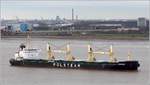 Die 2018 gebaute DRAWNO (IMO 9727508) fährt in Höhe Bremerhaven weserabwärts. Der Bulker ist 179,99 m lang und 30 m breit, hat eine GT/BRZ von 25.278 und eine DWT von 39.092 t. Heimathafen ist Monrovia (Liberia). 20.12.2019