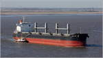 Die 2014 gebaute PRT ACE(IMO 9713466) fährt in Höhe Bremerhaven weserabwärts. Dieser Bulker ist 199,98 m lang und 32,24 m breit, hat eine GT/BRZ von 34.815 und eine DWT von 61.290 t. Heimathafen ist Panama (Panama). 31.03.2020