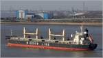 Die 2014 gebaute BUNUN BRAVE (IMO 9659737) fährt Höhe Bremerhaven weseraufwärts. Dieser Bulker ist 182,99 m lang und 30,40 m breit, hat eine GT/BRZ von 27.440 und eine DWT von 45.563 t. Heimathafen ist Panama (Panama). 06.04.2020
