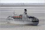 Die 1987 gebaute ASTOR (IMO 8506373) ist am 13.04.2020 auf der Weser nach Bremen unterwegs.  Sie ist 176,25 m lang und 22,60 m breit, hat eine GT/BRZ von 20.704 und bietet 656 Passagieren Platz. Heimathafen ist Nassau (Bahamas). 