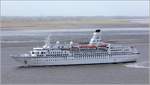 Die 1987 gebaute ASTOR (IMO 8506373) ist am 13.04.2020 auf der Weser nach Bremen unterwegs.  Sie ist 176,25 m lang und 22,60 m breit, hat eine GT/BRZ von 20.704 und bietet 656 Passagieren Platz. Heimathafen ist Nassau (Bahamas). 