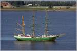 Die 2011 gebaute ALEXANDER VON HUMBOLDT II (IMO 9618446) auf der Weser vor ihrem Heimathafen Bremerhaven. Die Bark ist 65 m lang und 10 m breit, die Segelfläche beträgt 1.360 m². In den letzten Monaten hatte sie der Bundesmarine als Segelschulschiff gedient. 30.05.2020