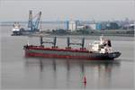 Die 2016 gebaute ROSALIA (IMO 9696926) passiert Bremerhaven in Richtung Bremen. Dieser Bulker ist 180 m lang und 32 m breit, hat eine GT/BRZ von 25.546 und eine DWT von 38.558 t. Heimathafen ist Monrovia (Liberia).
