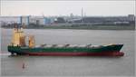 Die 2005 gebaute PACON (IMO 9275115) ist auf der Weser Höhe Bremerhaven unterwegs. Dieses Feederschiff ist 154,49 m lang und 25,19 m breit, hat eine GT/BRZ von 14.308, eine DWT von 16.397 t und eine Kapazität von 1.200 TEU. Heimathafen ist Madeira (Portugal).