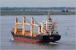 Die 2012 gebaute KOTA BAYU (IMO 9593658) passiert Bremerhaven auf ihrer Fahrt nach Bremen. Sie ist 161,37 m lang und 27,43 m breit, hat eine GT/BRZ von 18.189 und eine DWT von 24.976 t. Heimathafen ist Singapore. Früherer Name: TONG AN CHENG. 13.07.2020