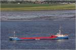 Die 1985 gebaute EEMS COAST (IMO 8418019) fährt Höhe Bremerhaven weseraufwärts. Sie ist 74,9 m lang und 9,95 m breit, hat eine GT/BRZ von 998 und eine DWT von 1.492 t. Heimathafen ist Delfzijl (Niederlande). Frühere Namen: GALATEA, GALAXA. 21,07.2020