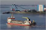 Die 2012 gebaute MEDWAY (IMO 9524152) fährt Höhe Bremerhaven weseraufwärts. Dieser Laderaumsaugbagger ist 118 m lang, 21 m breit, hat eine GT/BRZ von 6.725 und eine DWT von 7.347 t. Heimathafen ist Limassol (Zypern). Die Baggertiefe beträgt bis zu 35 m. Früherer Name: EKE MÖBIUS. 06.08.2020